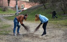 Фото 5: У Львові розпочали прибирання парків та весняну висадку дерев
