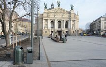Фото 11: На пр Свободи облаштували 30 нових лавок та 15 урн