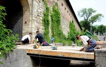 Фото 6: Підприємці ремонтують місток в брамі Глинянської вежі