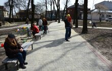 Фото 1: На вул. Хмельницького, 156 облаштовують сквер і встановлять дитячий майданчик