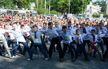 Фото 18: У школах міста урочисто святкують закінчення навчального року