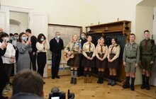 Фото 3: Пластуни передали міському голові Львова Вифлеємський вогонь миру