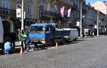 Фото 8: На пр.Свободи облаштовують окрему смугу для громадського транспорту