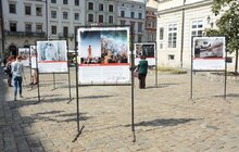Фото 3: На пл. Ринок у Львові відкрили виставку «Рік спротиву: як по(в)стає Білорусь»