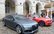 Фото 2: На площі Ринок презентували машини з проекту «OneLifeRally»