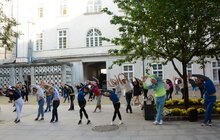 Фото 11: З нагоди Дня фізичної культури і спорту працівники мерії Львова провели спільну розминку