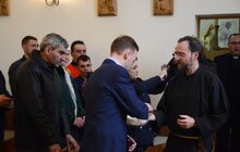 Фото 13: У «Домі милосердя» братів альбертинців організували різдвяну трапезу для бездомних