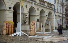 Фото 1: У Львові почали встановлювати різдвяну шопку