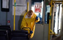 Фото 9: Дезінфекція електротранспорту продовжується: миття відбувається щоночі, а у вагонах встановлені дезінфікатори