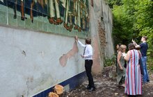 Фото 7: На будівлі колишнього заводу «Укрвино» знайшли панно, що визнають цінною пам’яткою радянського мистецтва