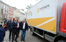 Фото 12: На площі Ринок відбулась презентація «Зміни в Укрпошті»: 50 нових автомобілів обслуговуватимуть місто Львів та околиці