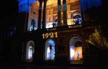 Фото 33: Біля університету ім. І. Франка відбулось медійно-драматичне дійство з нагоди святкування 100-річчя ЗУНР