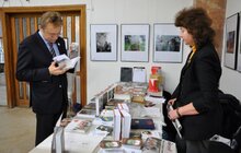 Фото 3: «Газета, насправді, є такою, яким є головний редактор», - А. Садовий на відкритті фотовиставки газети «День»