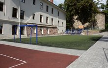 Фото 4: У школі №8 облаштували спортивний майданчик і замощують бруківкою подвір’я