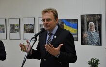 Фото 8: «Газета, насправді, є такою, яким є головний редактор», - А. Садовий на відкритті фотовиставки газети «День»