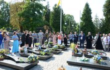Фото 16: У Львові вшанували спочилих захисників України та помолились на могилі Патріарха Димитрія