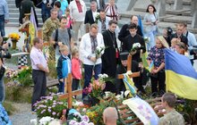 Фото 10: Сьогодні, у День Державного Прапора  України, національний стяг замайорів над могилами новітніх Героїв