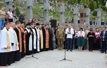 Фото 19: Сьогодні, у День Державного Прапора  України, національний стяг замайорів над могилами новітніх Героїв