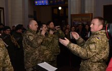Фото 10: З нагоди 100-річчя бою під Крутами львів’яни підтримали загальноукраїнський флешмоб з виконання маршу «Героям Крут»