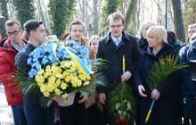 Фото 16: На Личаківському кладовищі у Львові вшанували пам’ять Володимира Івасюка