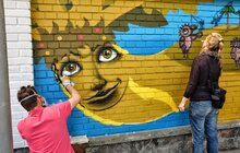 Фото 3: До Дня Європи художники з міст-партнерів Львова зобразили свої міста на 47-метровій стіні 