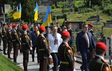 Фото 26: У Львові на Личакові вшанували Героїв України