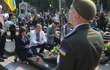Фото 28: У Львові на Личакові вшанували Героїв України