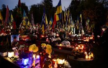 Фото 2: У Львові одночасно запалили лампадки на полях Почесних поховань воїнів