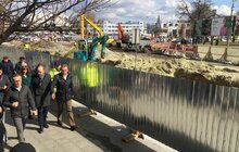 Фото 5: «Є незручності, але скоро тут буде дуже круто», — А. Садовий під час огляду ремонту пл. Двірцевої