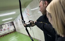 Фото 12: Терапія стрільбою: пацієнти центру НЕЗЛАМНІ стріляють з лука, аби зміцнити м’язи тіла