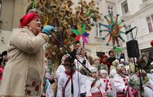 Фото 22: Різдвяного Дідуха встановили у Львові в переддень Різдва