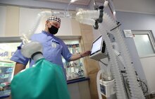 Фото 4: Благодійники передали медичним закладам Львова 4 апарати ШВЛ