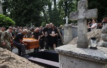 Фото 23: Похорон Ірини Фаріон: на Личаківському кладовищі у Львові зібралось кілька тисяч людей (фото, відео)