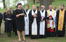 Фото 7: На «Губернаторських валах» заклали пам’ятну капсулу з нагоди початку спорудження пам’ятника-меморіалу Героям Небесної Сотні