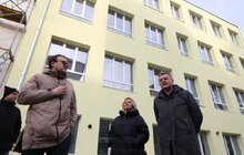 Фото 12: Чотири місяці після ракетного обстрілу на вул. Коновальця: учні вчаться у своїх класах, домівки мешканців відновлюють (відео)