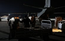 Фото 5: До Львова прибули медичне обладнання та тести на коронавірус, придбані в Китаї