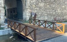 Фото 1: Дерев’яний місток між вул. В. Винниченка і Бернардинським двориком відремонтували та відкрили прохід