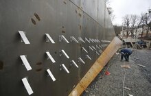 Фото 4: На Меморіалі пам’яті Героїв Небесної Сотні монтують портрети загиблих Героїв