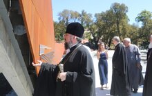 Фото 9: Блаженніший Епіфаній оглянув Меморіал пам’яті Героїв Небесної Сотні у Львові