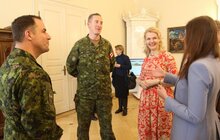 Фото 10: Мер Львова нагородив канадського підполковника Кріса К. Рівза Орденом св. Юрія