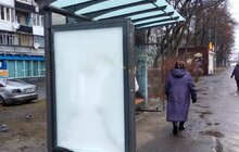 Фото 1: Вночі вандали розбили 4 нові зупинки у Залізничному районі, районна адміністрація звернулась у поліцію