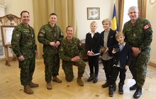 Фото 15: Мер Львова нагородив канадського підполковника Кріса К. Рівза Орденом св. Юрія