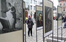 Фото 1: «Шевченко молодий»: на пл. Ринок відкрили виставку до Дня народження українського генія