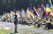 Фото 1: День Незалежності у Львові розпочали із вшанування захисників, які полягли за неї