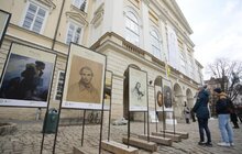 Фото 10: «Шевченко молодий»: на пл. Ринок відкрили виставку до Дня народження українського генія