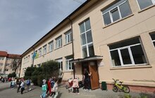 Фото 1: У дитячий садок «Казка», який торік постраждав від російської ракети, повернулись діти (відео)