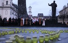 Фото 13: Сотні лампадок запалили у Львові в пам'ять про невинно вбитих ворогом українців