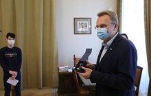Фото 7: Сьогодні у Львові шестеро дітей отримали ордери на власні помешкання