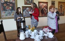 Фото 3: Усі охочі малювали пейзаж «Собор Св. Юра під захід сонця» О. Новаківського на День міста