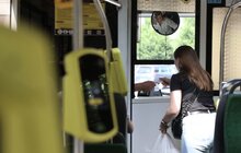 Фото 7: Від сьогодні проїзд на трьох міських маршрутах можна оплатити безготівково